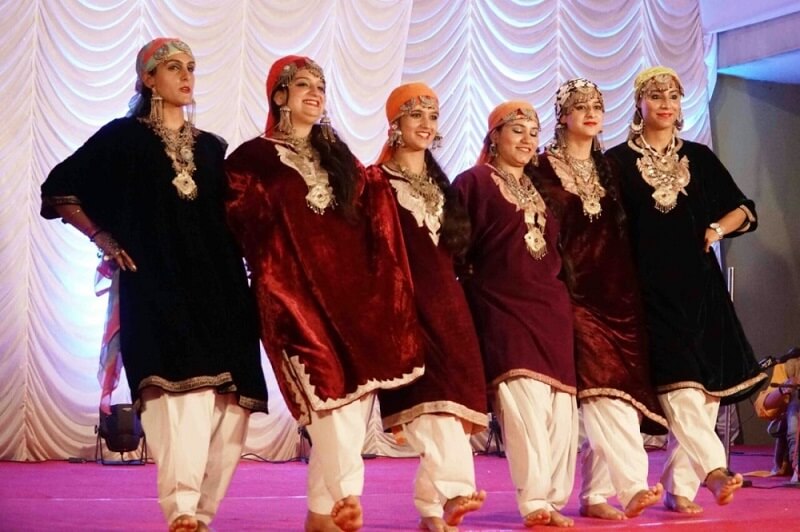 Popular Folk Dances Of Jammu & Kashmir - Tusk Travel Blog