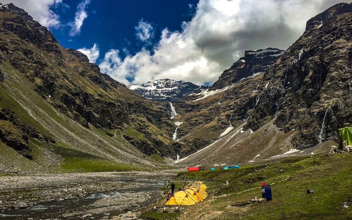 Top 10 Famous Trekking Places In Uttarakhand