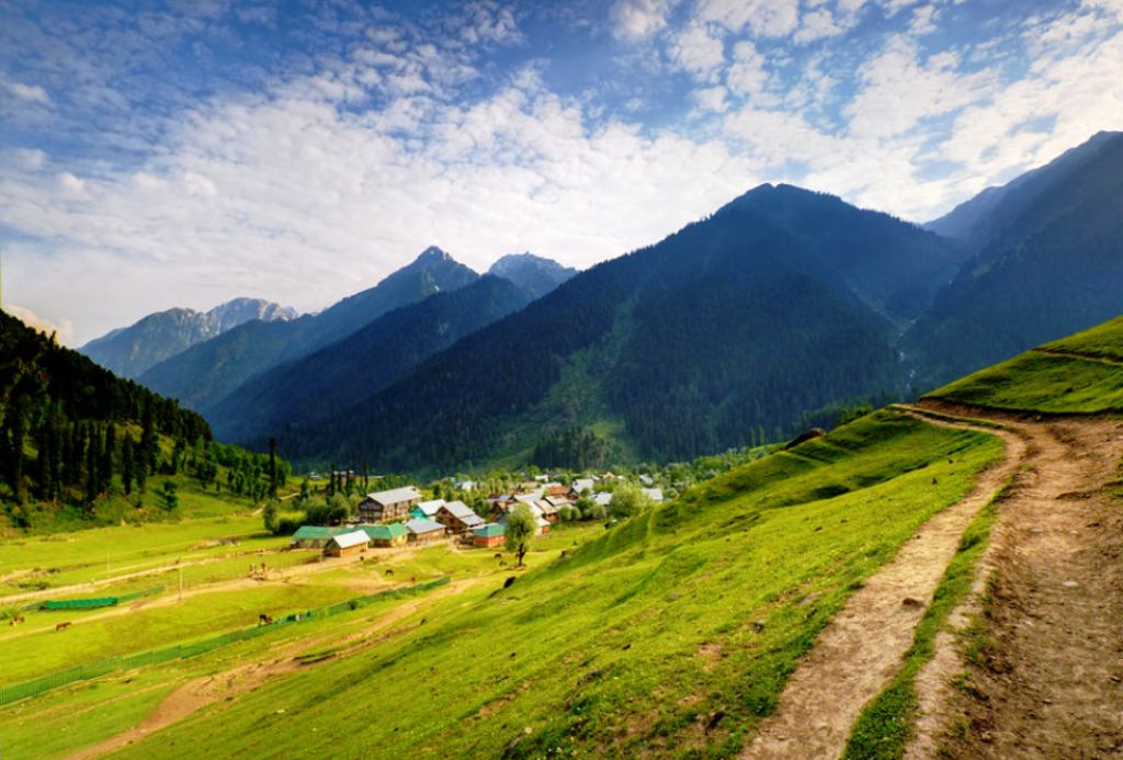 Top 10 Hill Stations to Explore in India during August