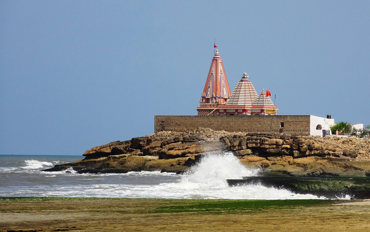 How to Reach Somnath Temple from Delhi: By Air, Train, Road - Tusk ...