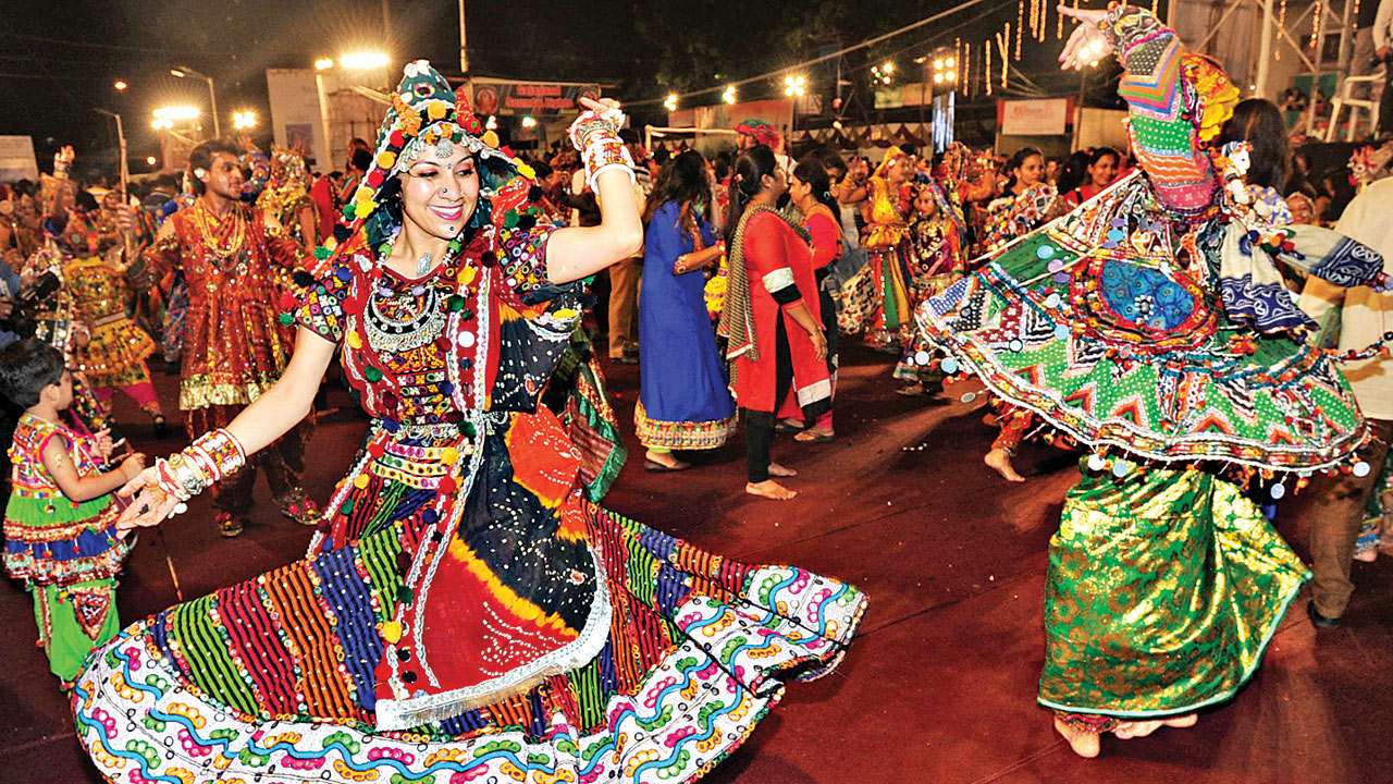 10 Popular Traditional Folk Dance of Gujarat - Tusk Travel Blog